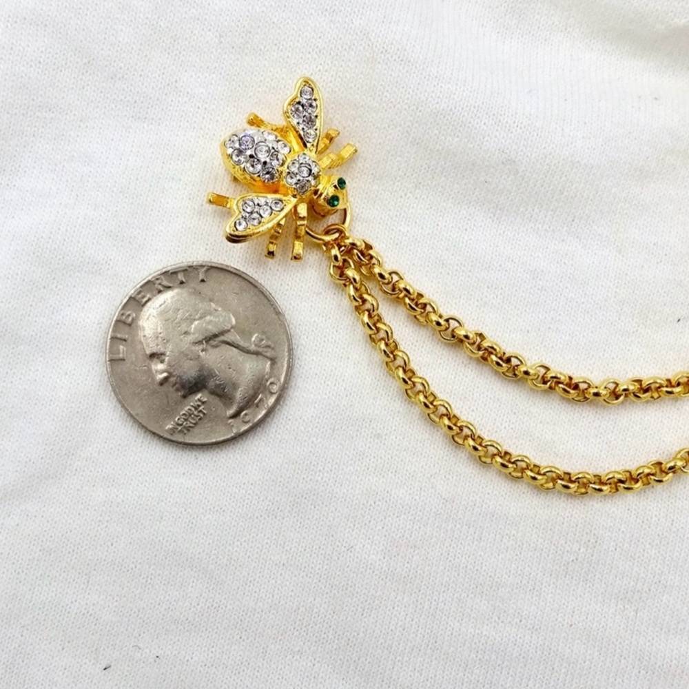 Vintage Joan Rivers Classic Collection gold tone double bee brooch with chain. - Picture 8 of 10